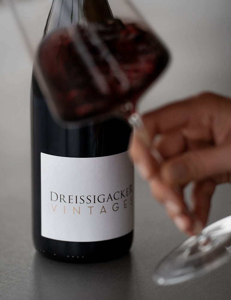 dreissigacker-vintages-rot-sp-tburgunder-st-laurent-cuv-e-2021-2022 image 2